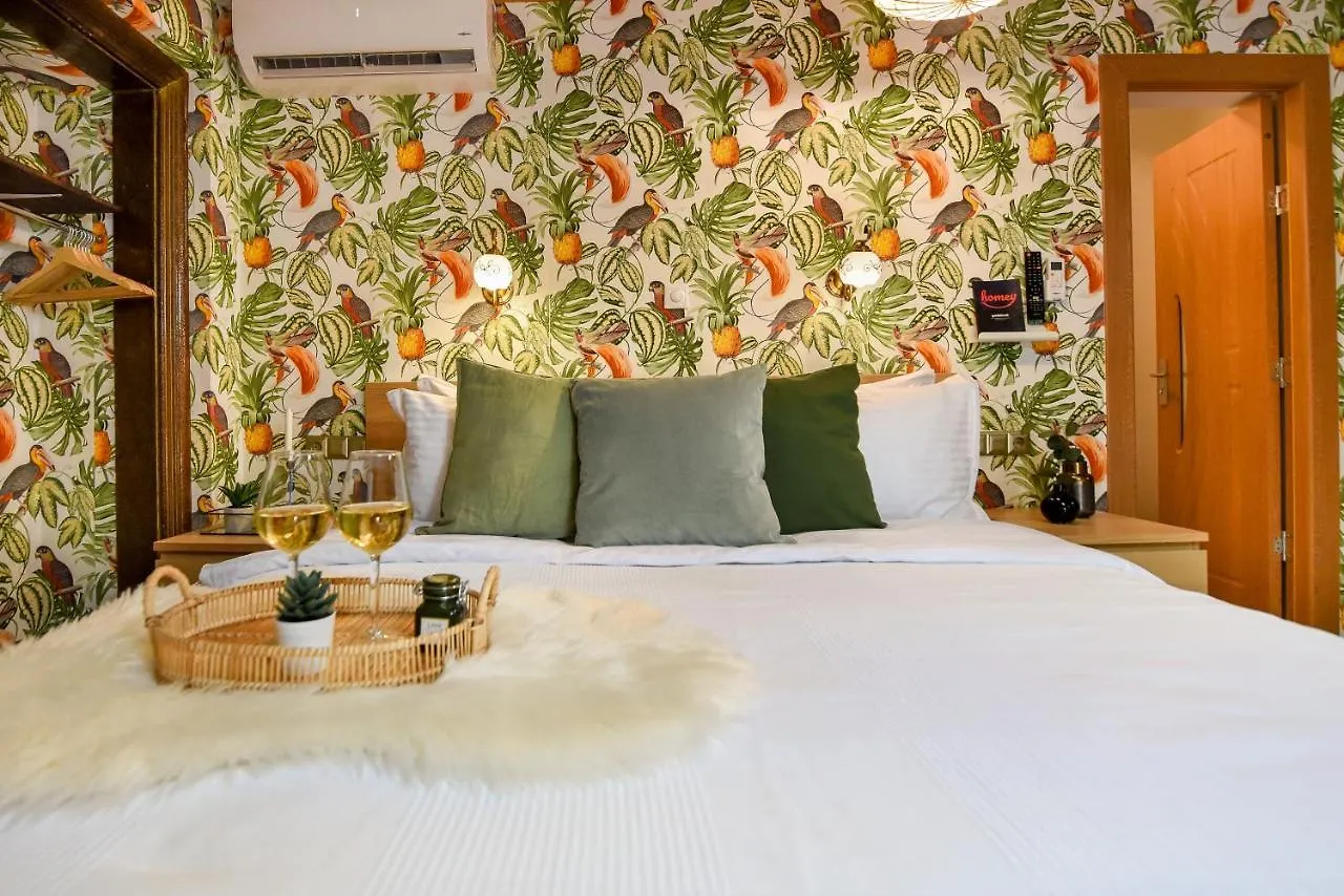 Plants Attic Studio - Best Location - Old Town Bucharest Apartment